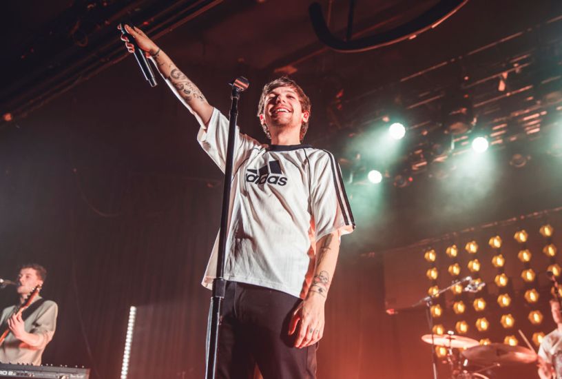 Louis Tomlinson brings much-needed relief to charities and his own crew  with a Livestream concert – A Charitable Direction
